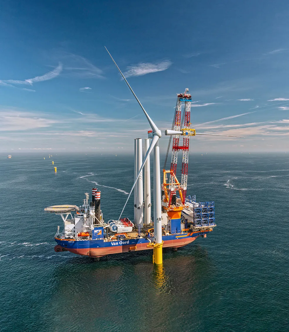 M2_Off_322_van_oord_aeolus_installation_vessel_at_blauwwind_offshore_wind_farm