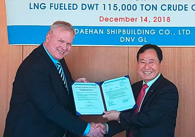 Vidar Dolonen, Regional Manager of Korea & Japan at DNV GL – Maritime (left), presents the AiP certificate to Yong-Duk Park, CEO & President of DHSC.