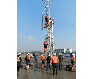 Installation hoisting tower 